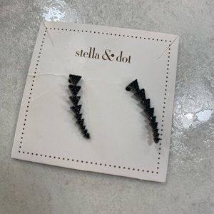 NWOT S&D Black Ear Climbers